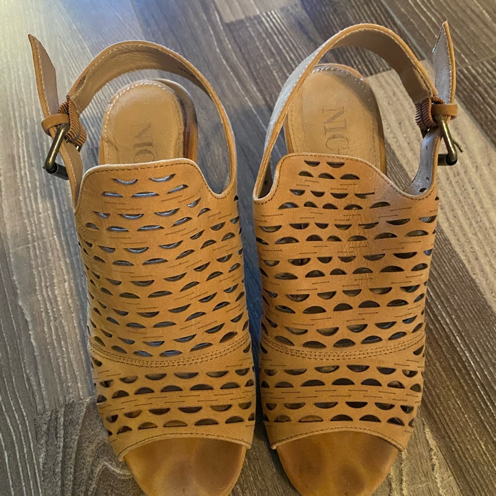 NIC+ZOE Tan Cut-Out Sandals